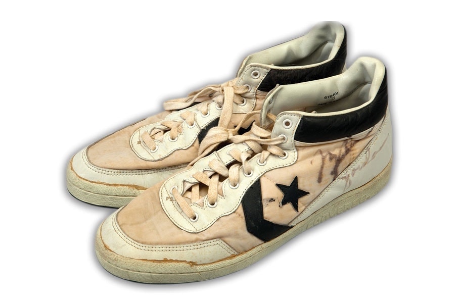Michael Jordan 於 1984 年奧運所穿着的 Converse 籃球鞋以 $190,373 美元天價成交