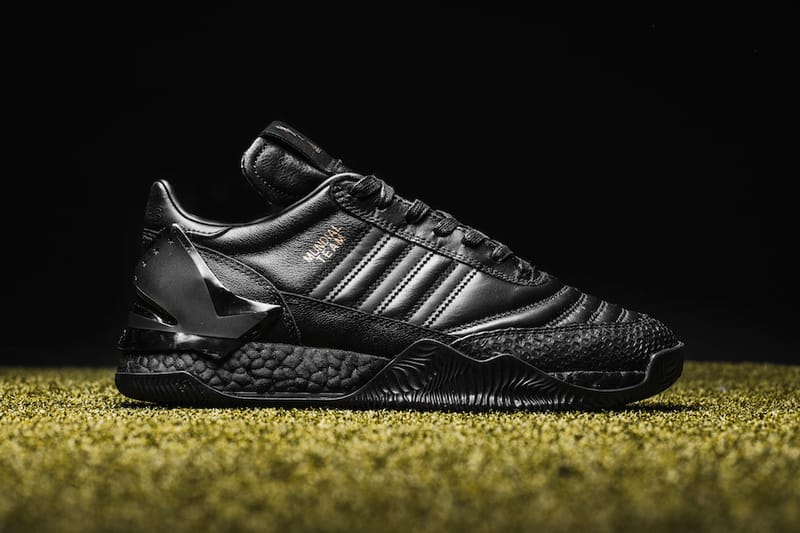 The Shoe Surgeon x adidas 定製鞋款 Copa Rose Lux 全新「Triple Black」配色