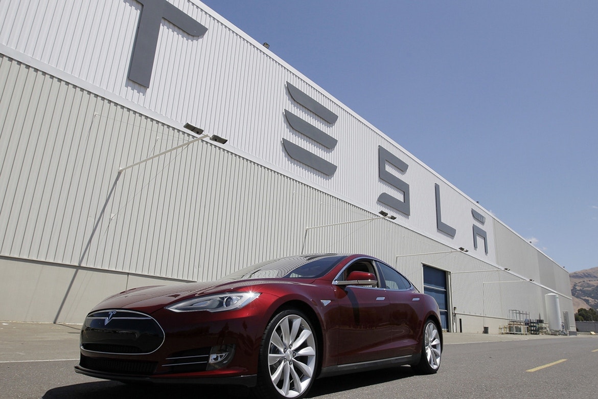 Elon Musk  宣布 Tesla 将会在美国增建几个超级工厂