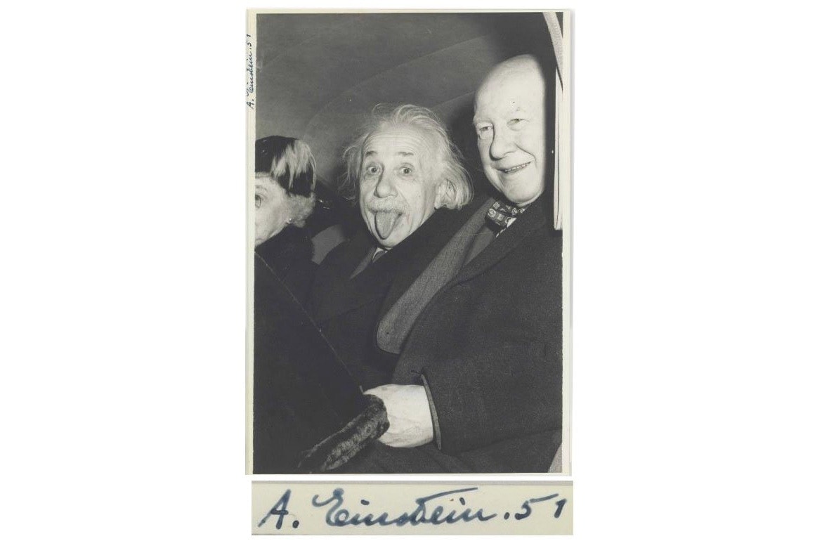 經典愛因斯坦佻皮伸舌照片以 $125,000 美元高價售出