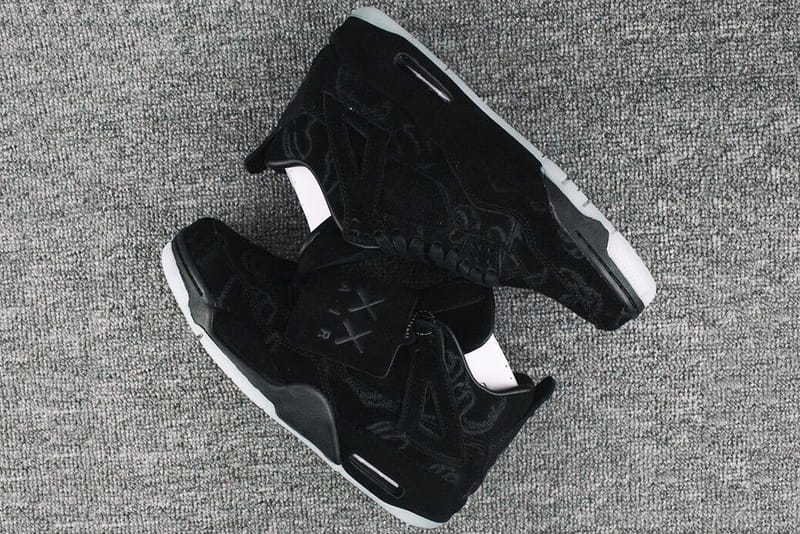 KAWS 自行發布親友限定配色 Air Jordan 4