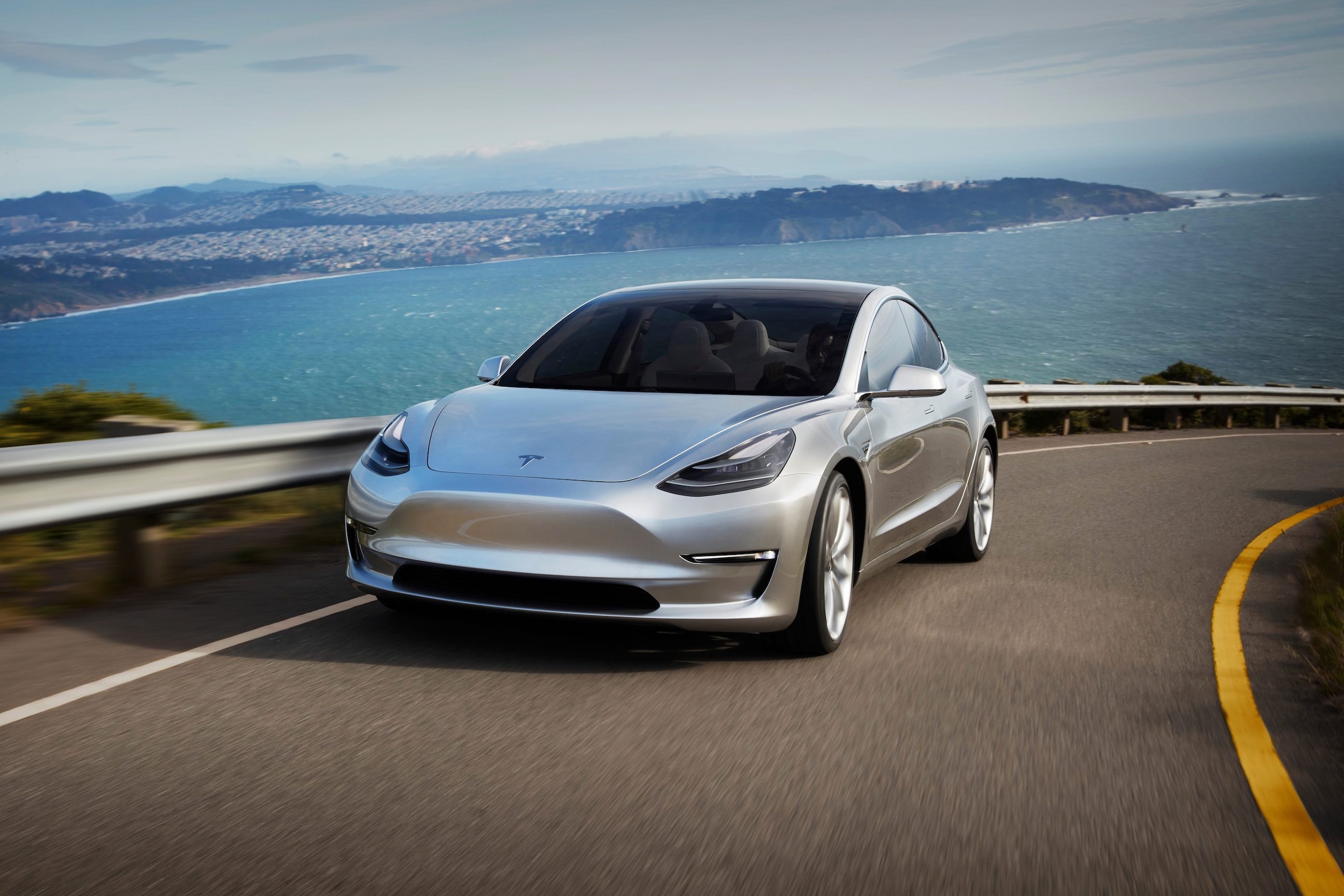 首批 Tesla Model 3 電動汽車將於 7 月底正式交付
