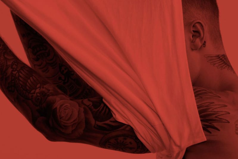 Justin Bieber 與造型師 Karla Welch 合作推出純白色 T-Shirt 別注系列