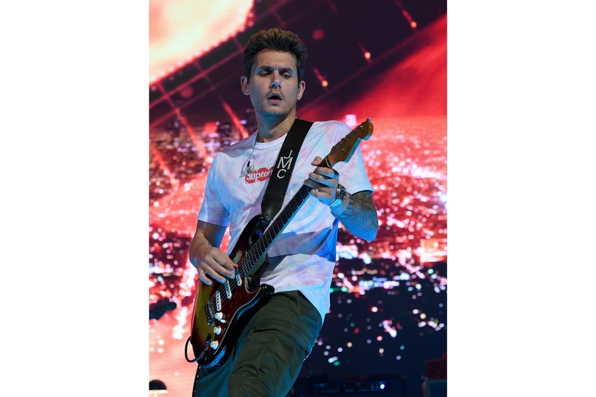 John Mayer 身穿 DIY 紮染 Supreme x Louis Vuitton Box Logo Tee 登台表演