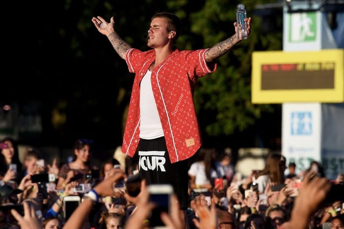 大談前女友？Justin Bieber 發佈 2017 年首支個人單曲《Friends》