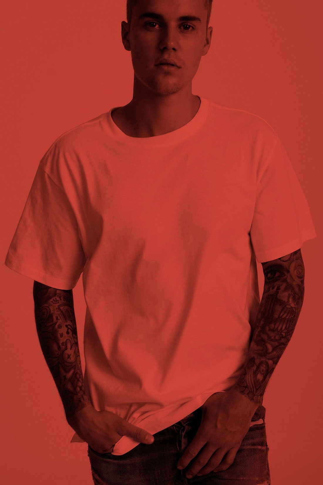 Justin Bieber 與造型師 Karla Welch 合作推出純白色 T-Shirt 別注系列