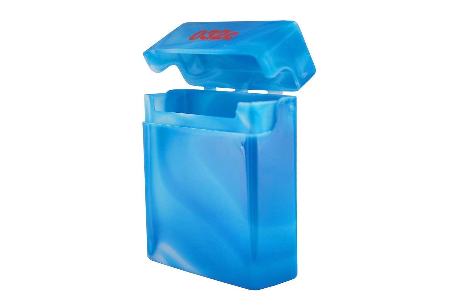 《032c》推出全新藍色香煙盒配飾