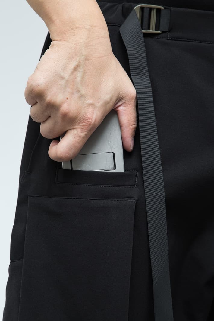 ACRONYM 推出 2017 年「末日裝備」秋冬系列