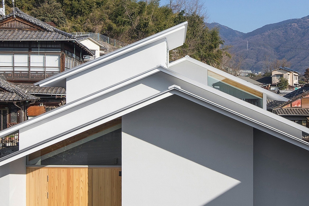 揉合傳統與現代設計的日本家屋「大上の家 / House in Ohue」