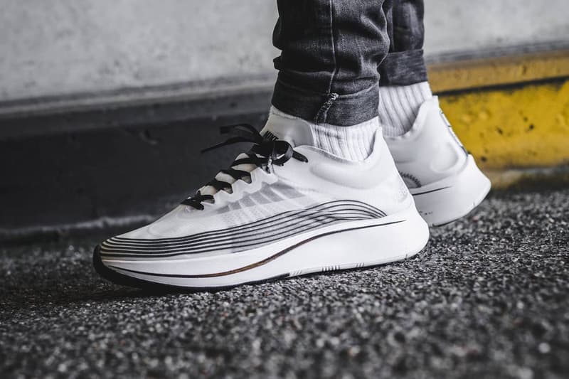 近賞 NikeLab Zoom Fly SP 全新黑白配色