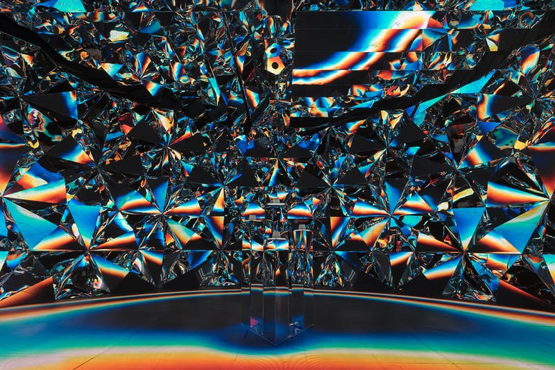 新媒體藝術團隊 XEX 於上海帶來 Prismverse 裝置體驗