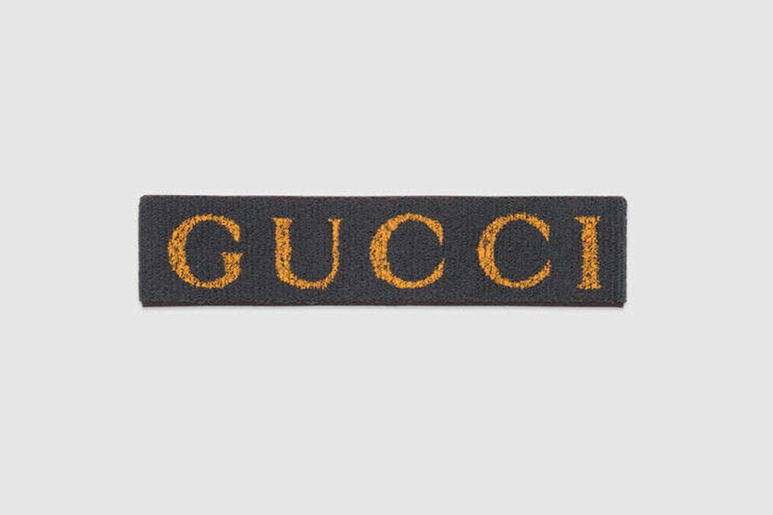 Gucci 推出全新定價 $270 美元之品牌字樣頭帶