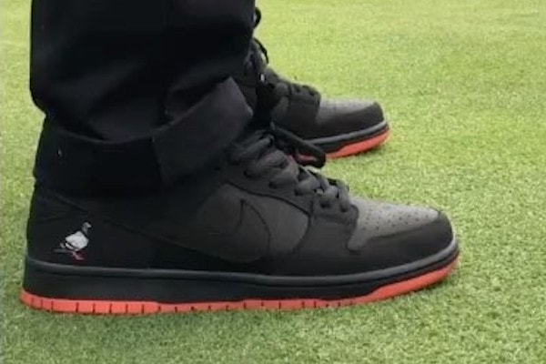 Eric Koston 曝光 Jeff Staple x Nike Dunk SB「Pigeon」復刻鞋款黑色版本