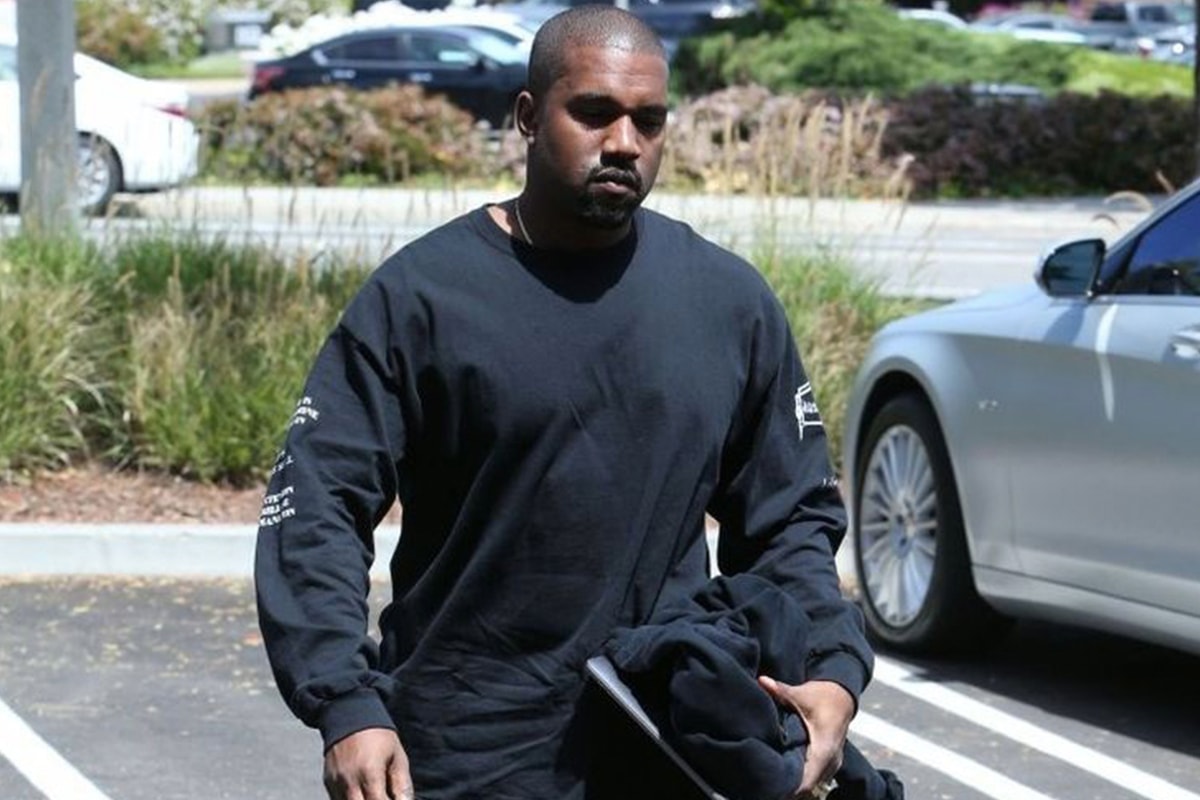 Kanye West 被拍到穿著一款定價 $25 美金的不知名品牌 T-Shirt 現身洛杉磯