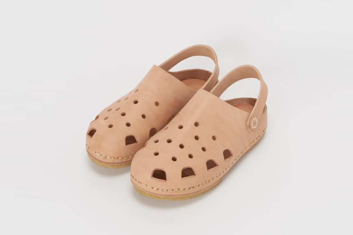 Hender Scheme 推出全新皮革涼鞋致敬 Crocs「洞洞鞋」