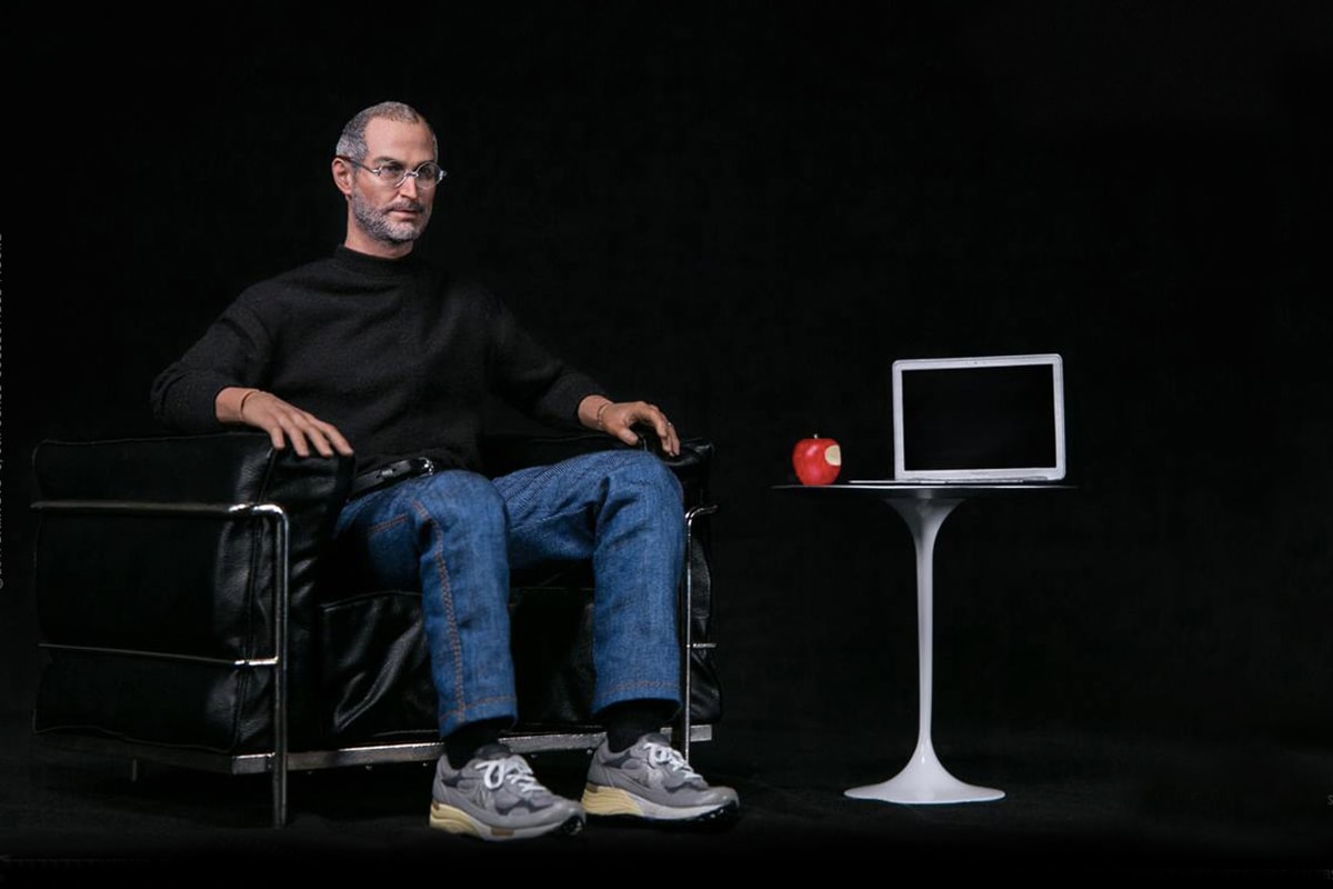 放在家供奉－官方授權超像真 Steve Jobs Figure