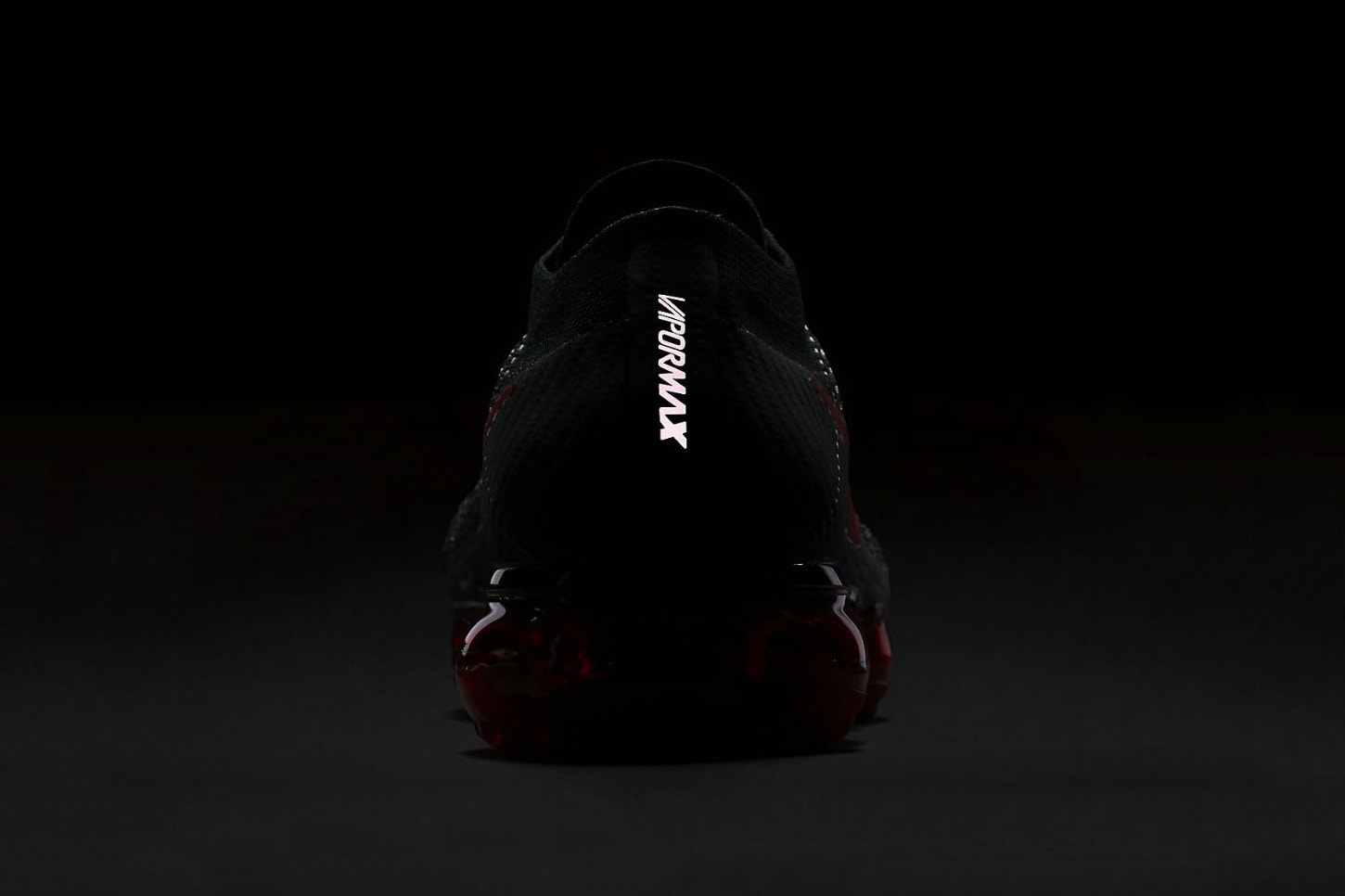 Nike Air VaporMax Flyknit 全新配色設計「Bred」