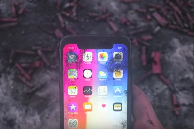 網民以 10,000 支爆竹迎戰 Apple iPhone X