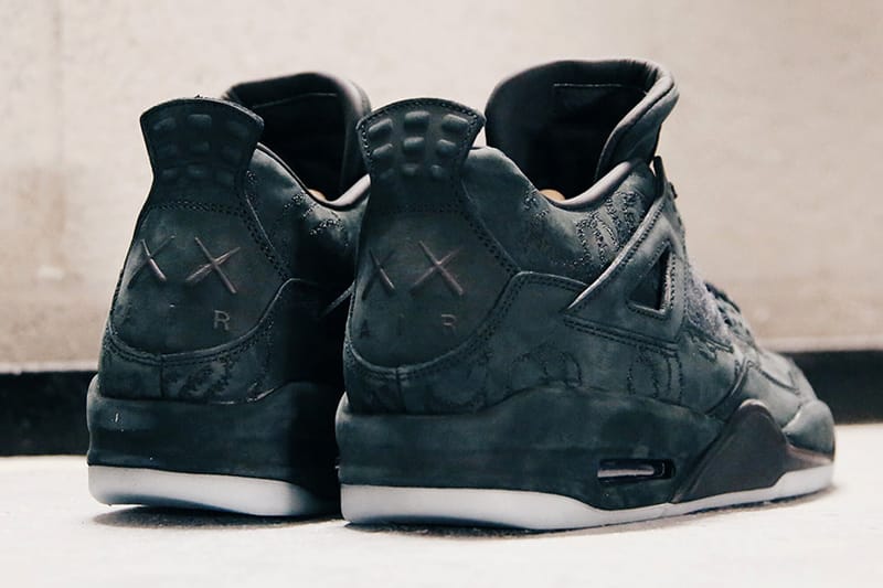 近覽 KAWS x Air Jordan 4 全新黑色版本