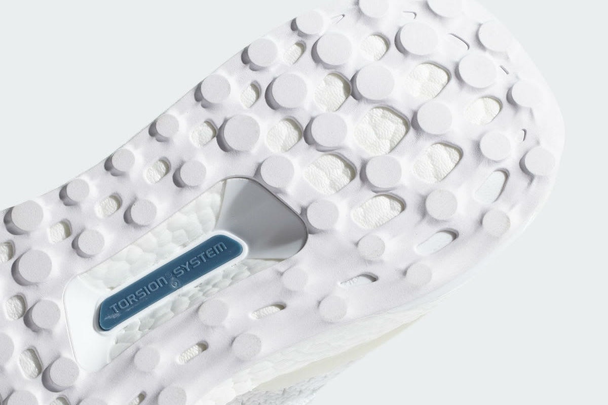 adidas 全新鞋款 UltraBOOST Clima「Triple White」配色官方圖片釋出