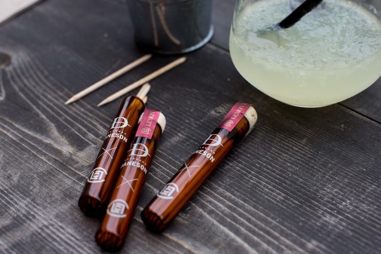 CLOT x DANESON 推出別注港式檸檬茶味牙籤