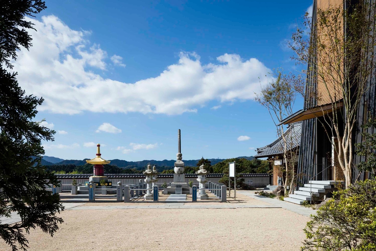 建築設計公司 Takashi Okuno 於日本打造摩登寺廟