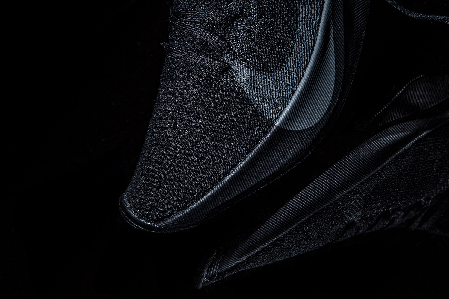 Nike 全新跑鞋 Zoom Vapor Street Flyknit「Triple Black」正式上架