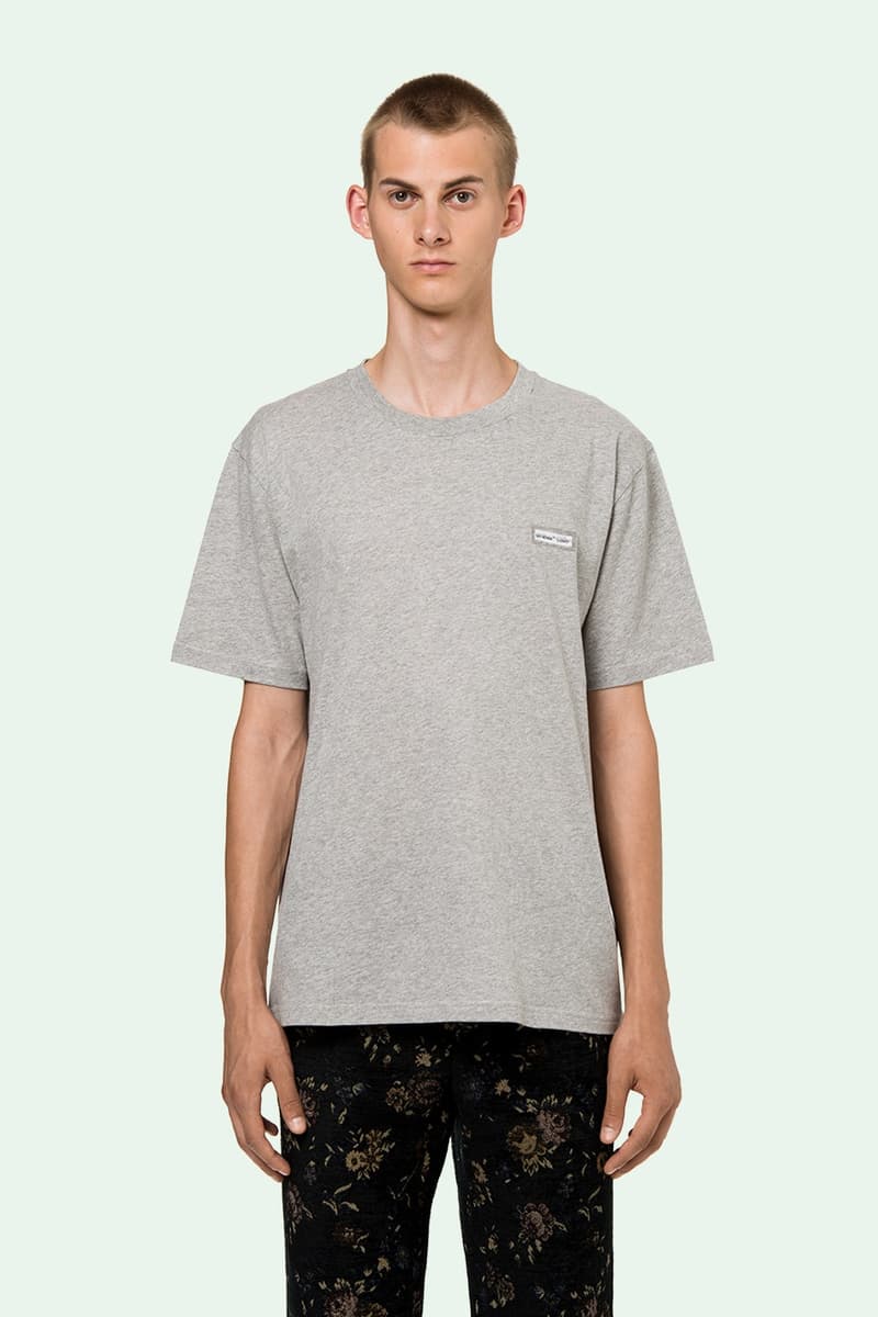 Off-White™ 推出售價約 $500 美元的打底 T-Shirt 套裝