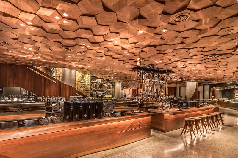 走進 Starbucks 上海甄選烘培工坊