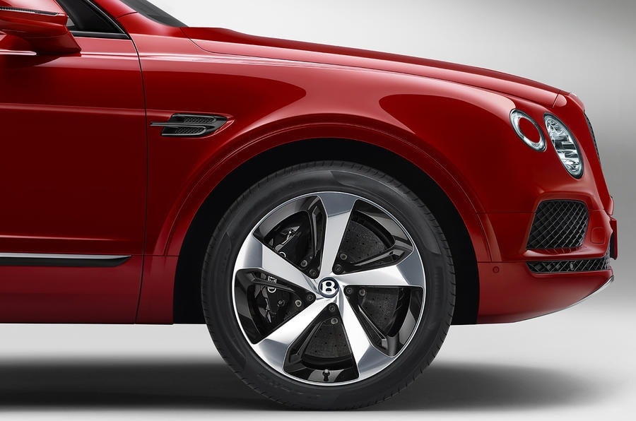 Bentley 發佈全新 LSUV 車款 Bentayga V8