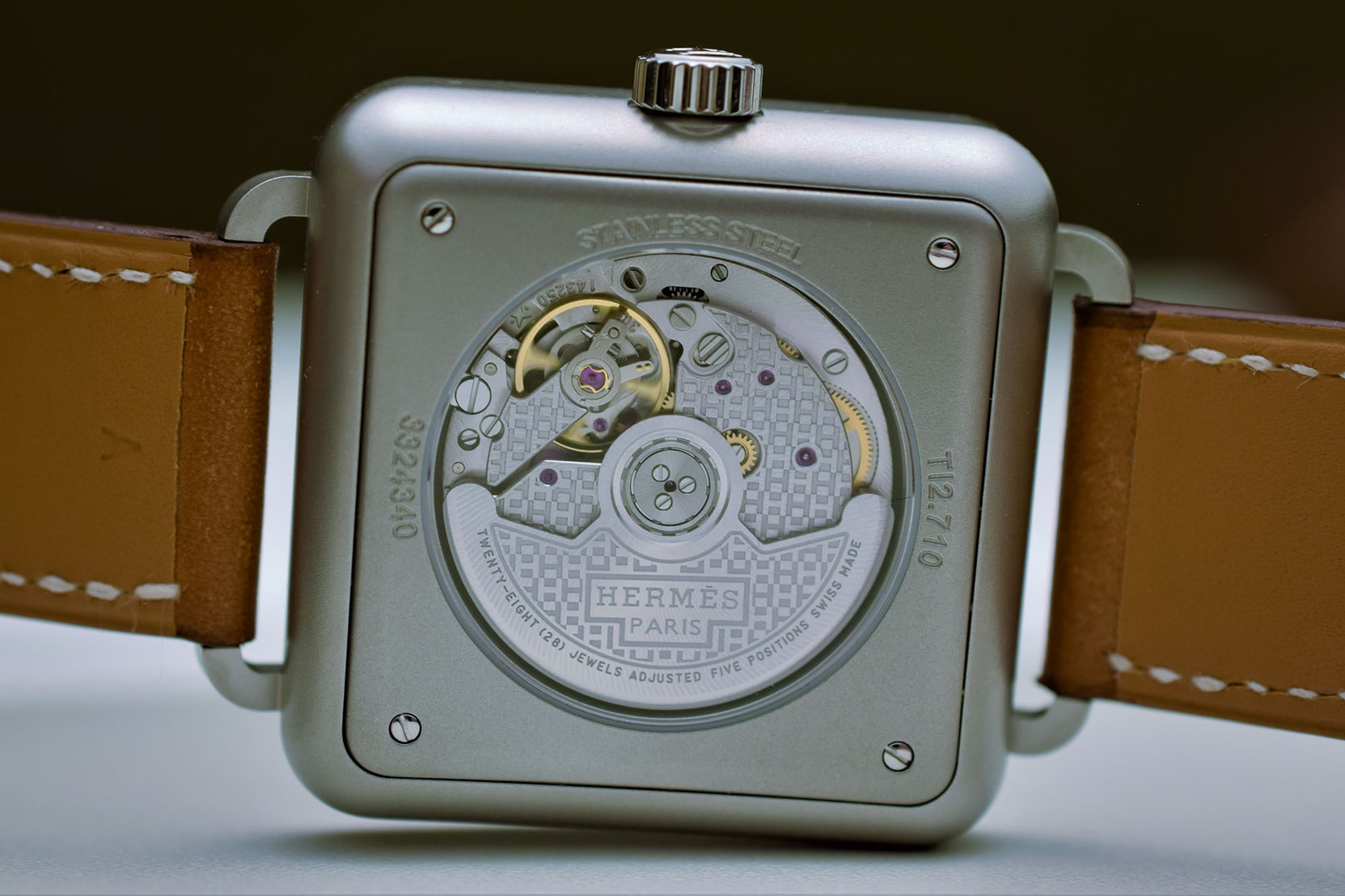 Hermès 推出全新 Carré H 腕錶系列