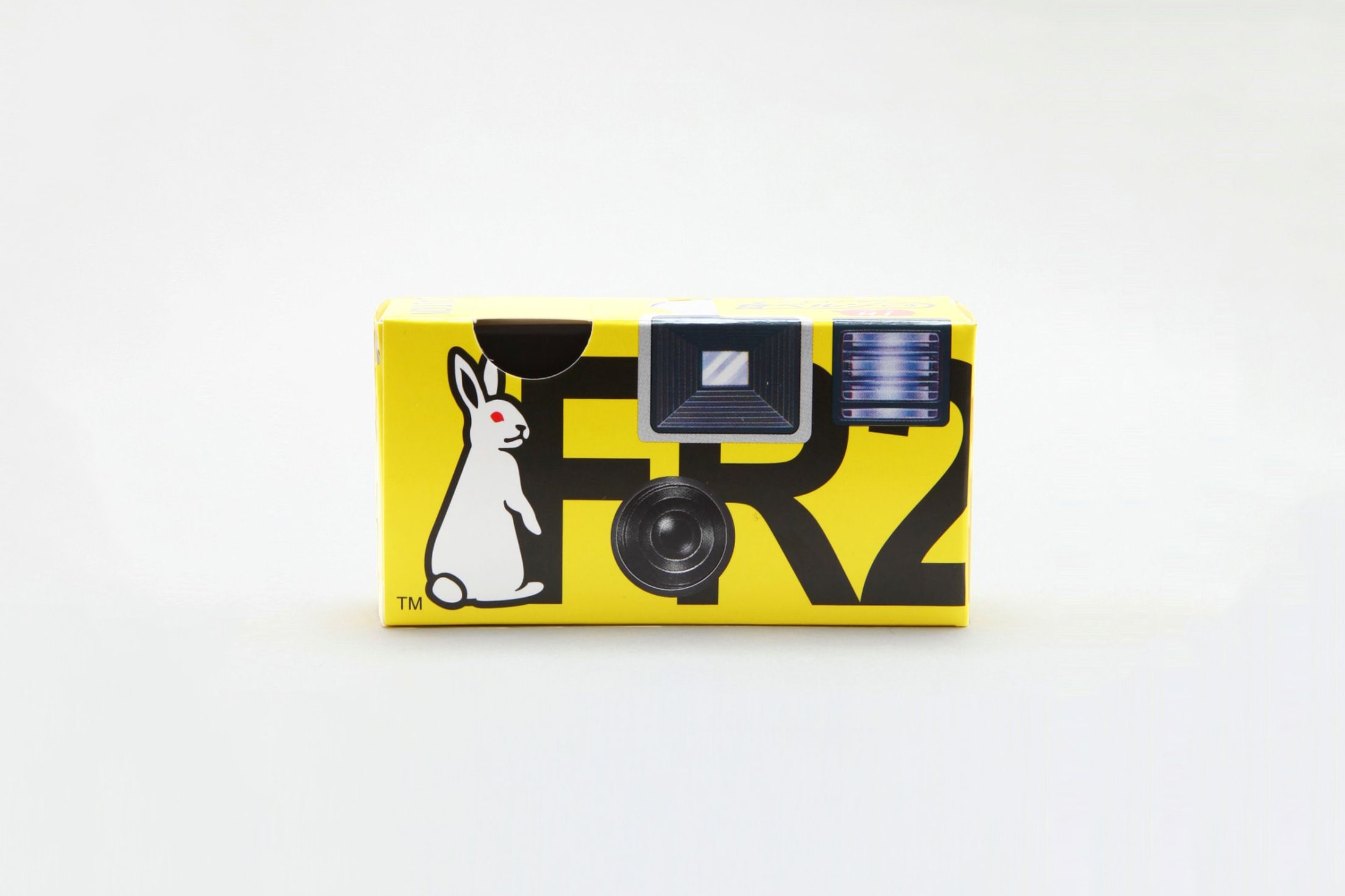 Fxxking Rabbits 携手食べルンですHi 推出「相機」造型清涼菓子