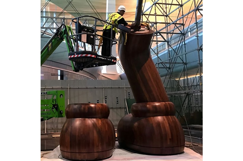 全新 KAWS 巨型雕塑正在卡塔尔搭建中