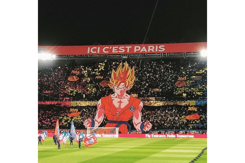Paris Saint-Germain 主場開賽前出現巨型龙珠 TIFO