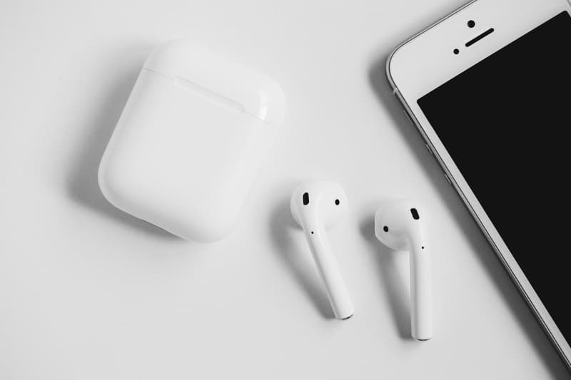 美國一用戶在使用 AirPods 途中遇到電池爆炸冒煙