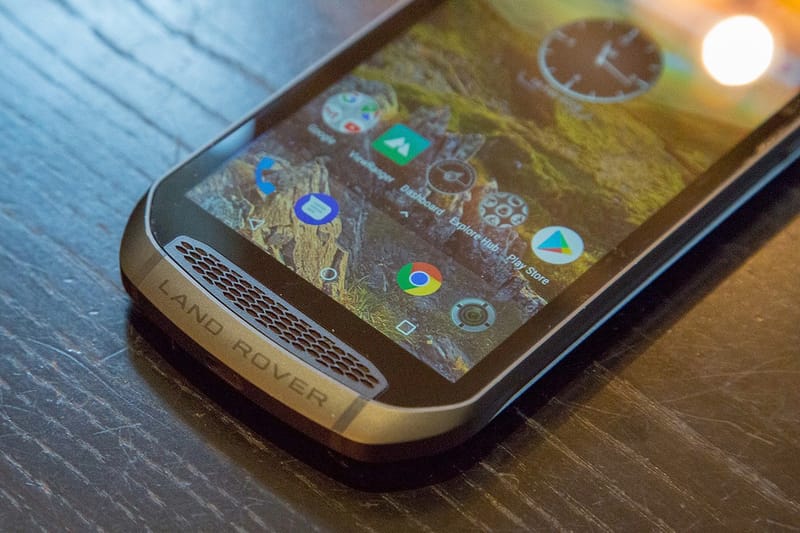Land Rover 打造「世上最堅固」Explore 戶外三防手機