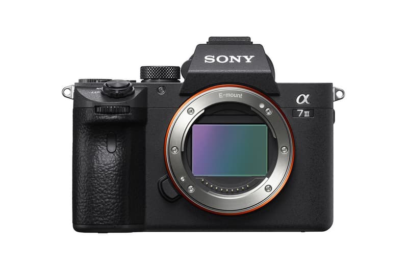 SONY 发布超长續航無反相機 A7 III