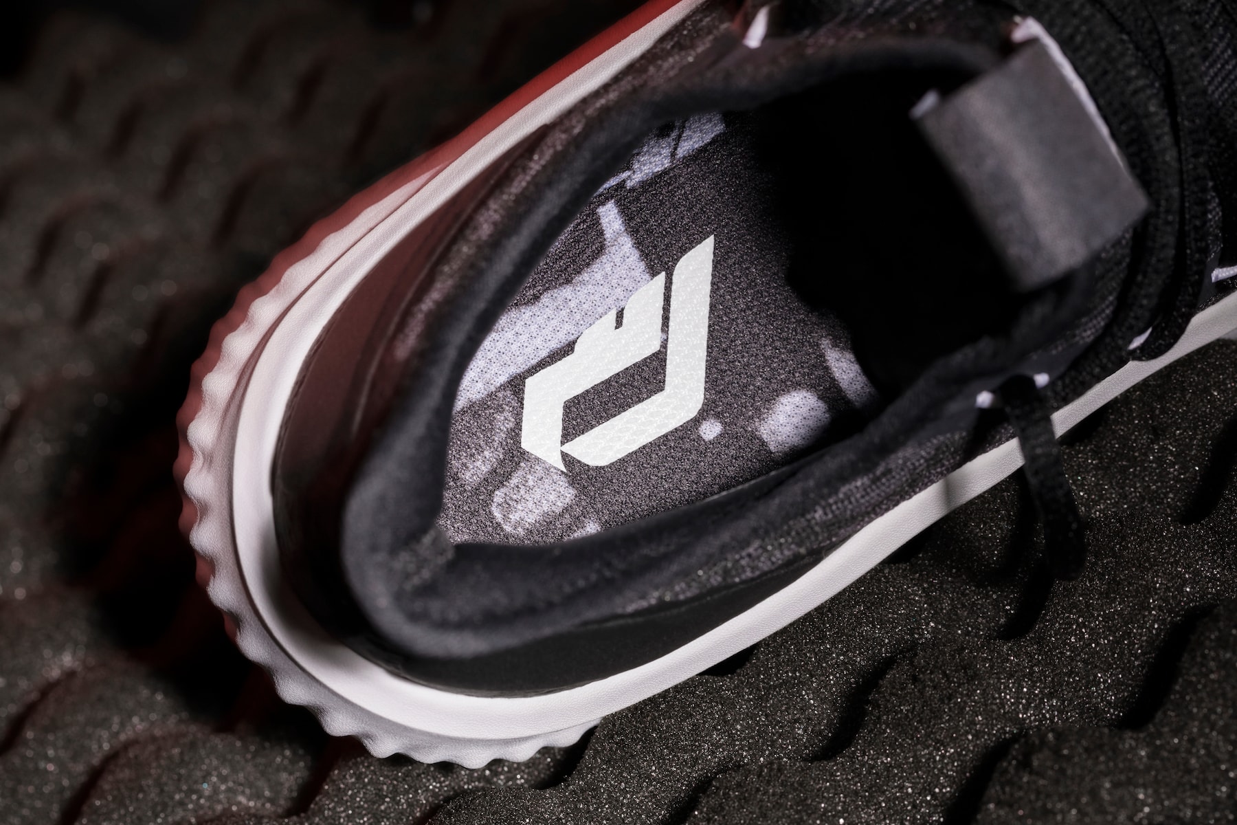 adidas 全新球鞋 Dame DOLLA 內地發售信息