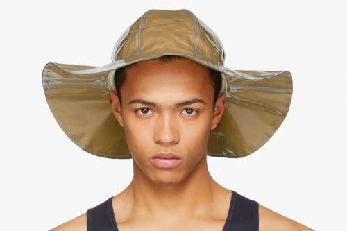 COMME des GARÇONS 釋出 PVC 牛皮紙漁夫帽