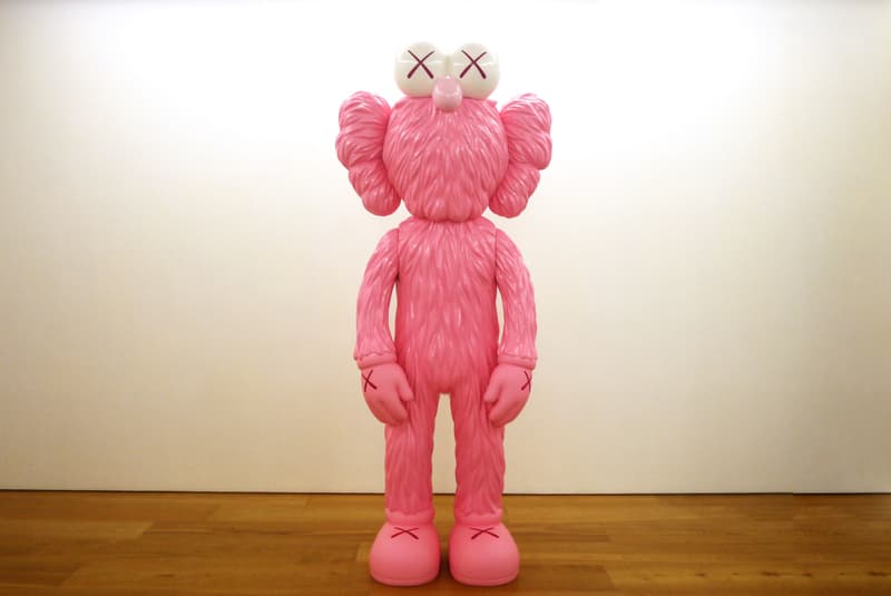 走進 KAWS 香港貝浩登畫廊個人展覽