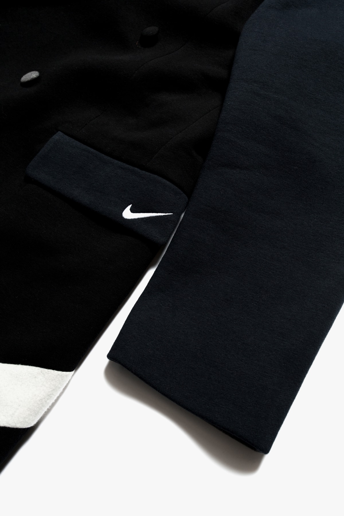 clothsurgeon 使用 Nike 舊物改造全新拼接大衣和機能馬甲