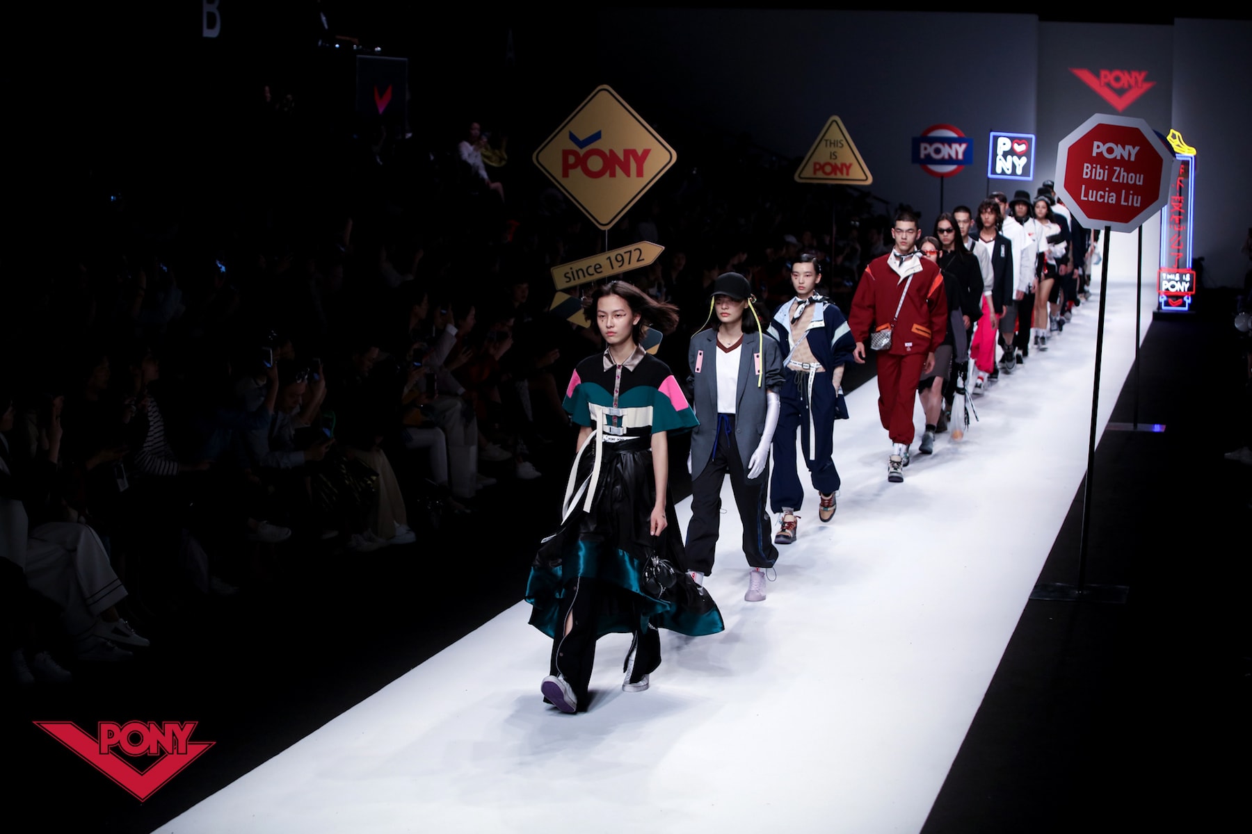 PONY 携手周笔畅与 Lucia Liu 亮相上海时装周