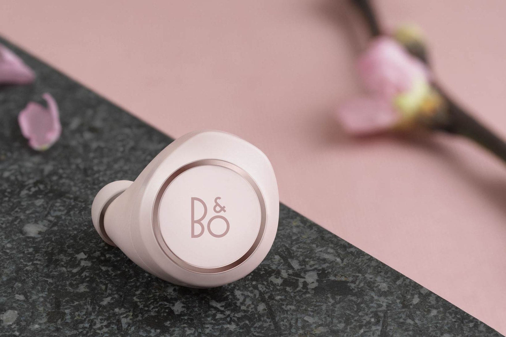 B&O PLAY 為 Beoplay E8 無線耳機推出粉色限量版本
