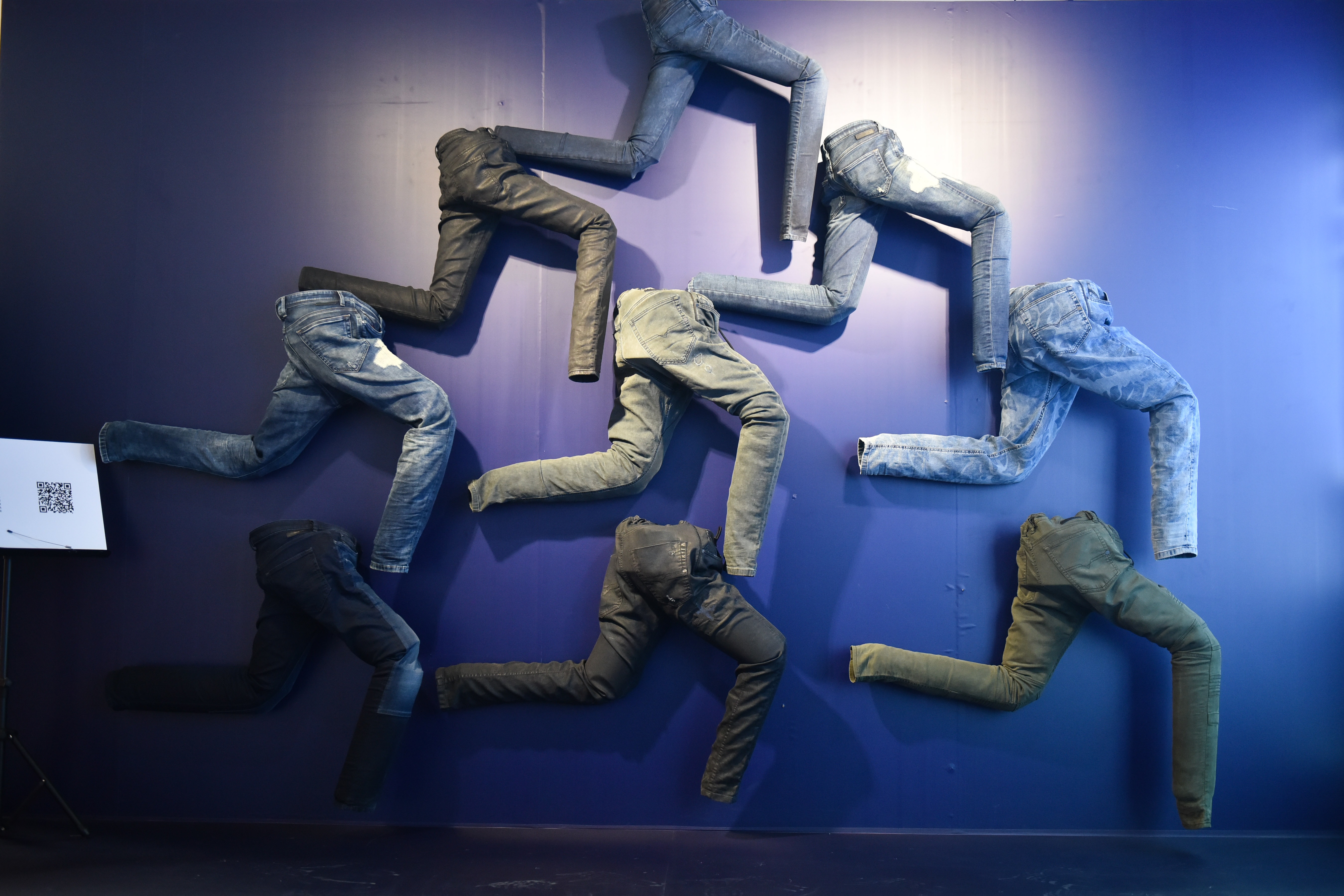 DIESEL 于上海打造「Made to Run Away」JOGGJEANS 单宁艺术展