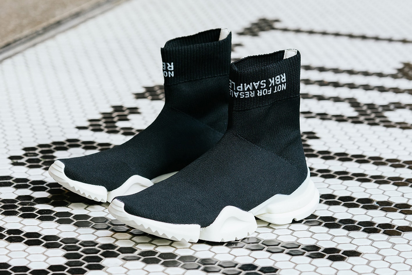 Reebok 推出全新鞋款 Sock Run R Print
