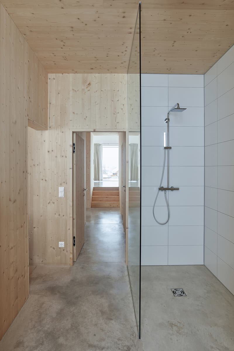 走进奥地利北部群山环绕的极简住宅「House With Gable」