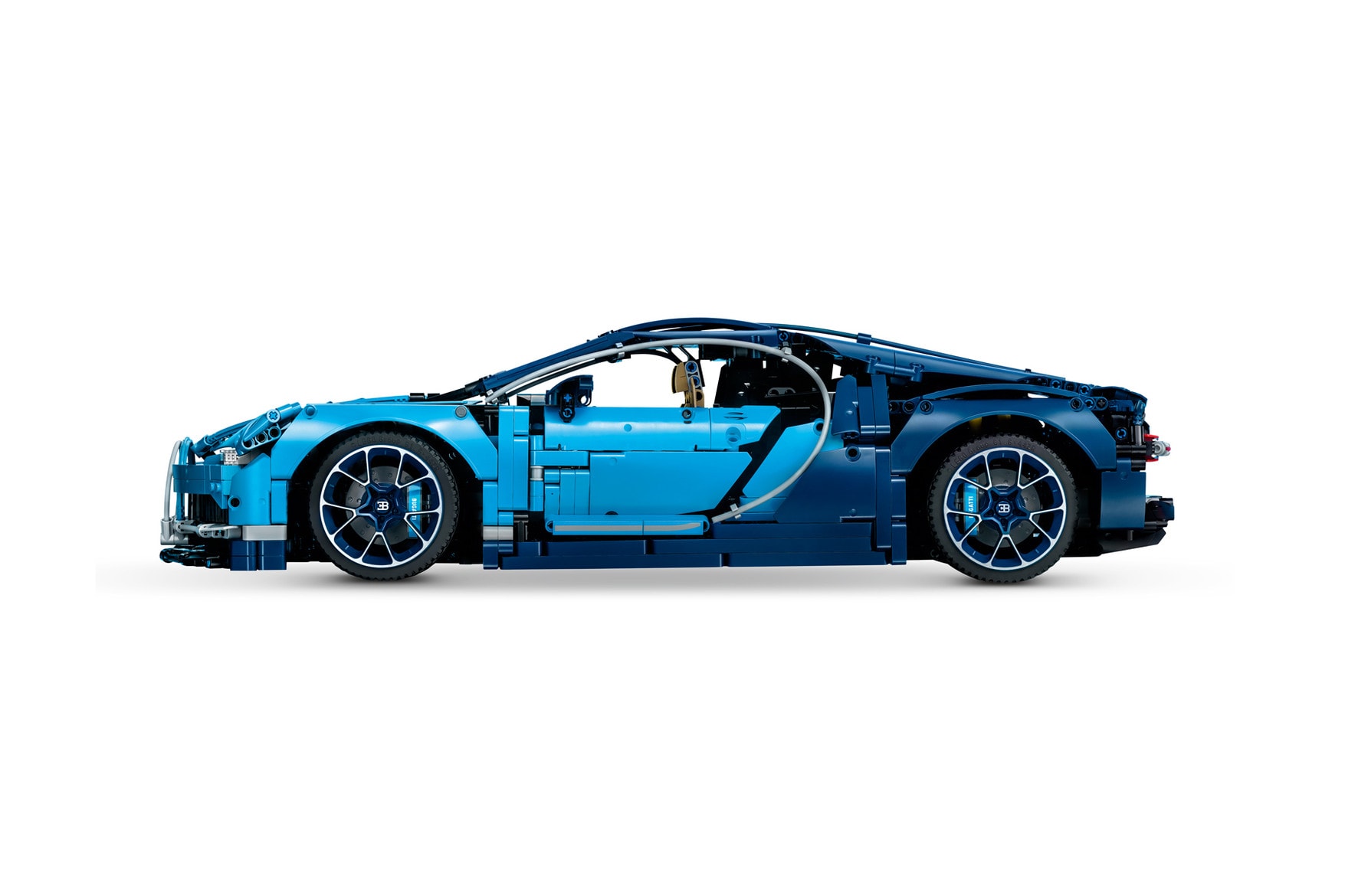 LEGO Technic 打造 1:8 超跑 Bugatti Chiron 模型