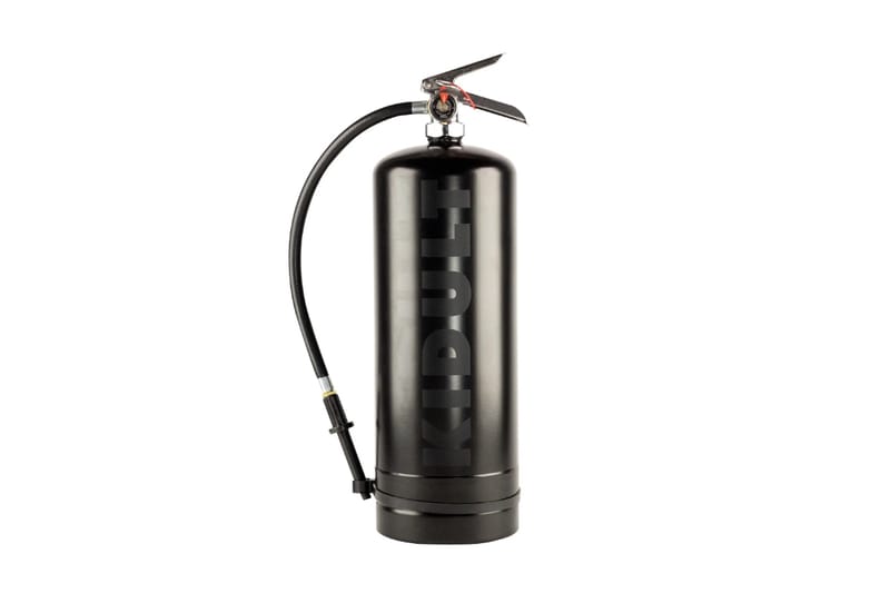 Kidult 打造全新「暗黑」版噴漆罐