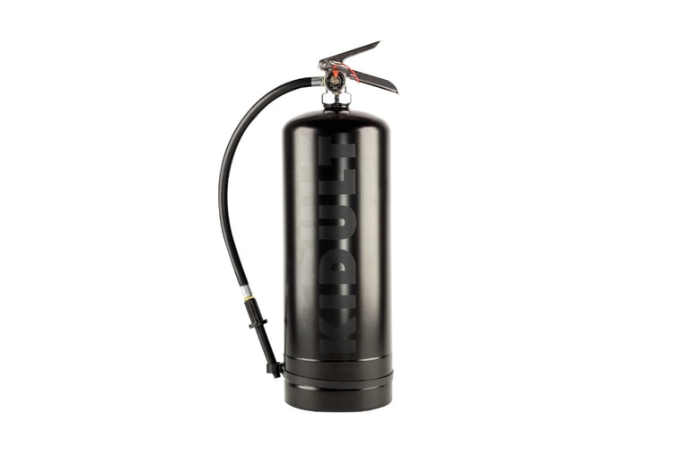 Kidult 打造全新「暗黑」版噴漆罐