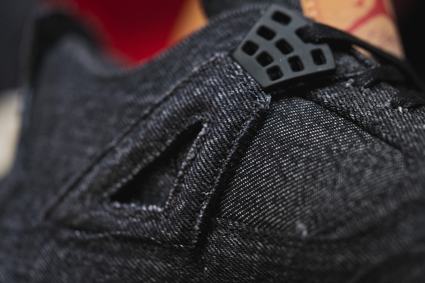 近賞 Levi's x Air Jordan 4 全新黑白配色及單寧外套